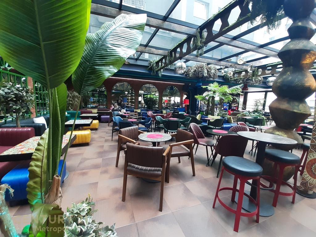 Vendesi ambiente commerciale - Lounge ad Astir - 1200m2