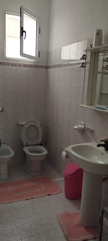 3+2, furnished, with parking, near the red school, 800 euros.