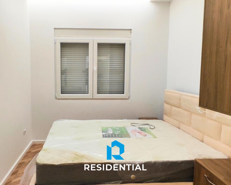 Tek Shkembi i Kavajes, Shitet Apartament 1+1 Me Pamje nga Deti Dhe Cmim Okazion!