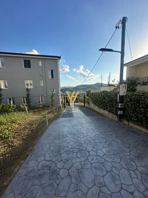 SI AFFITTA VILLA DUE PIANI IN VIA DELLE VILLE, LUNDER 1.500 EURO