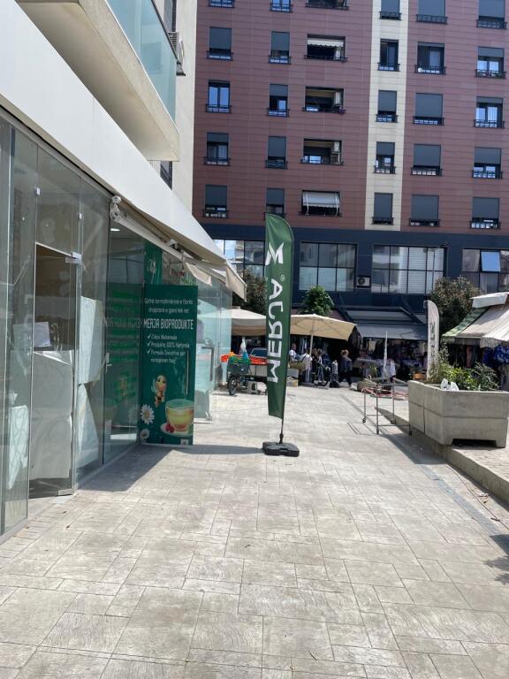 Shop for rent at the entrance of the Cam market.