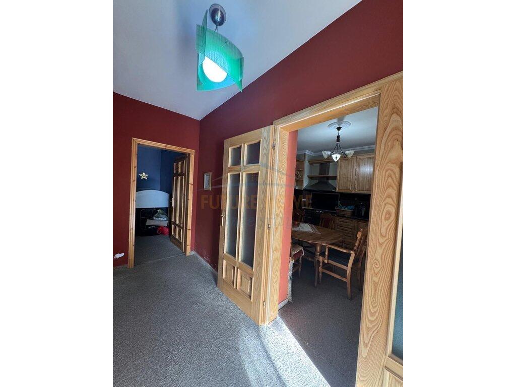 Shitet, Apartament 2+1, Fresku, Tiranë.