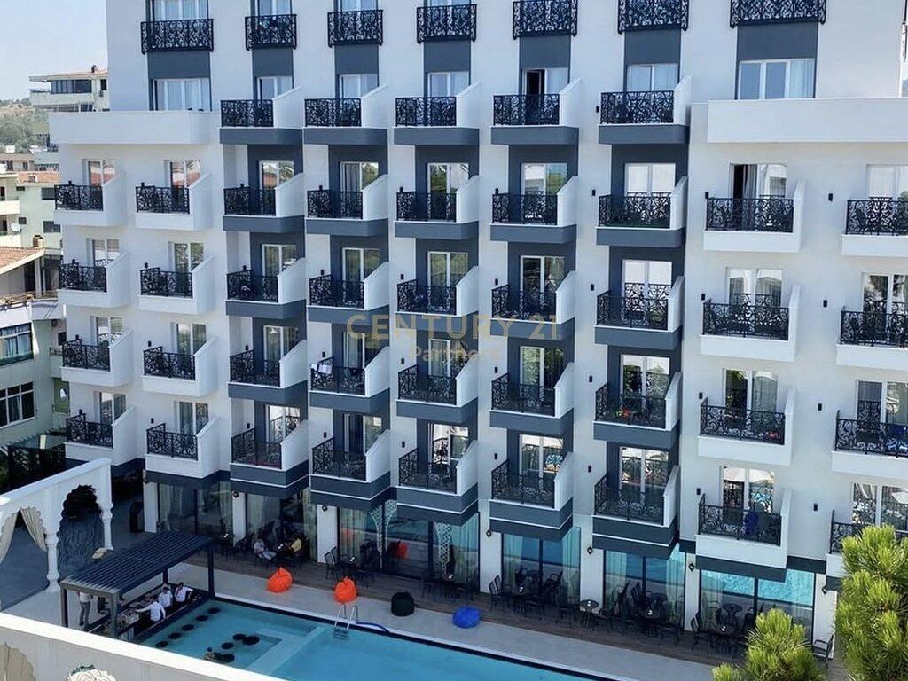 Shitet Super Hotel ne Golem 