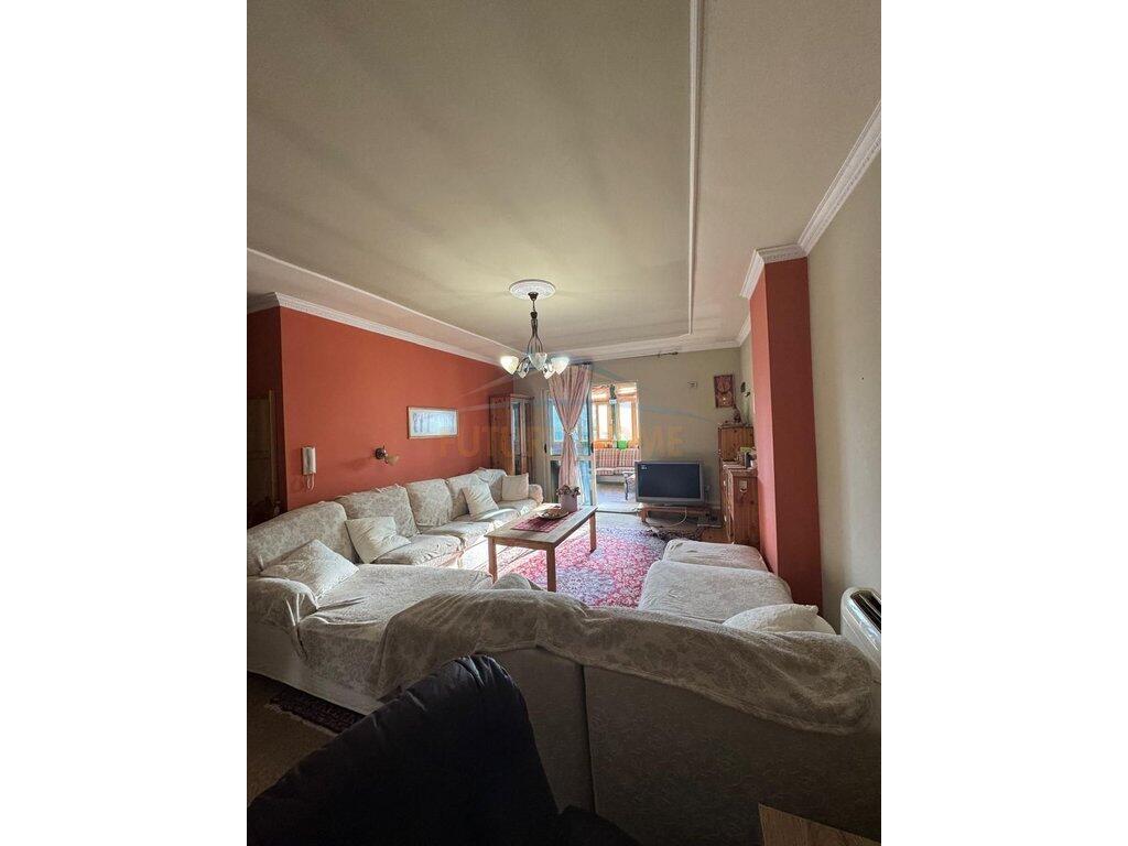 Shitet, Apartament 2+1, Fresku, Tiranë.
