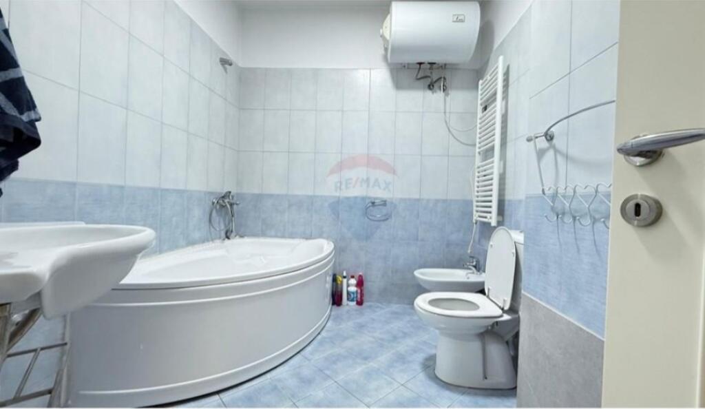 Jepet Apartament 3+1 Me Qera Tek Ambasada Amerikane
