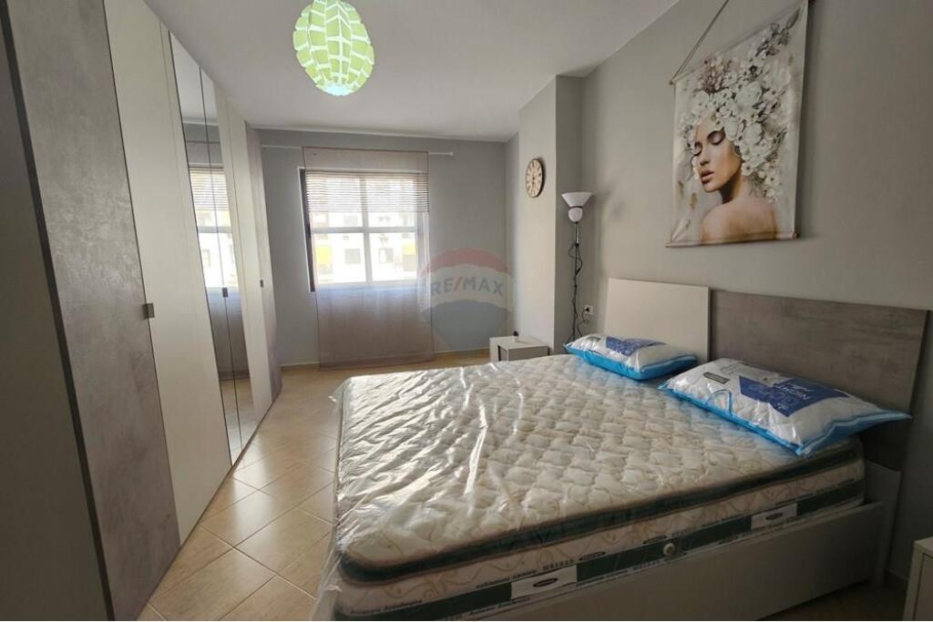 2 +1 apartment for rent near the Medresea by Concord!