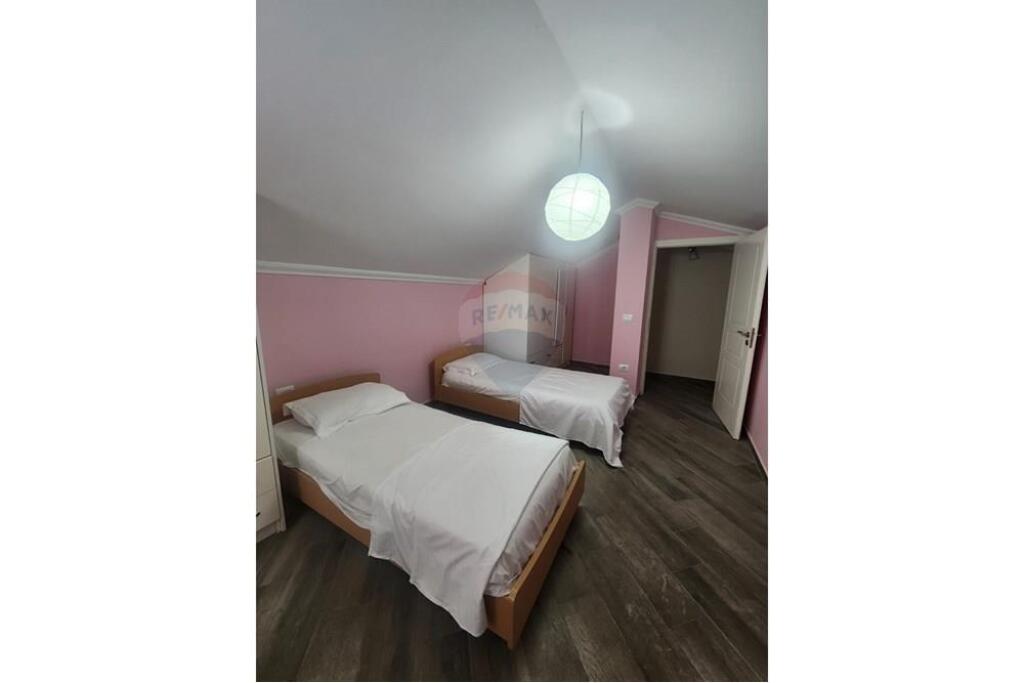 Shitet Penthouse 3+3 me Verandë tek Liqeni i Thatë