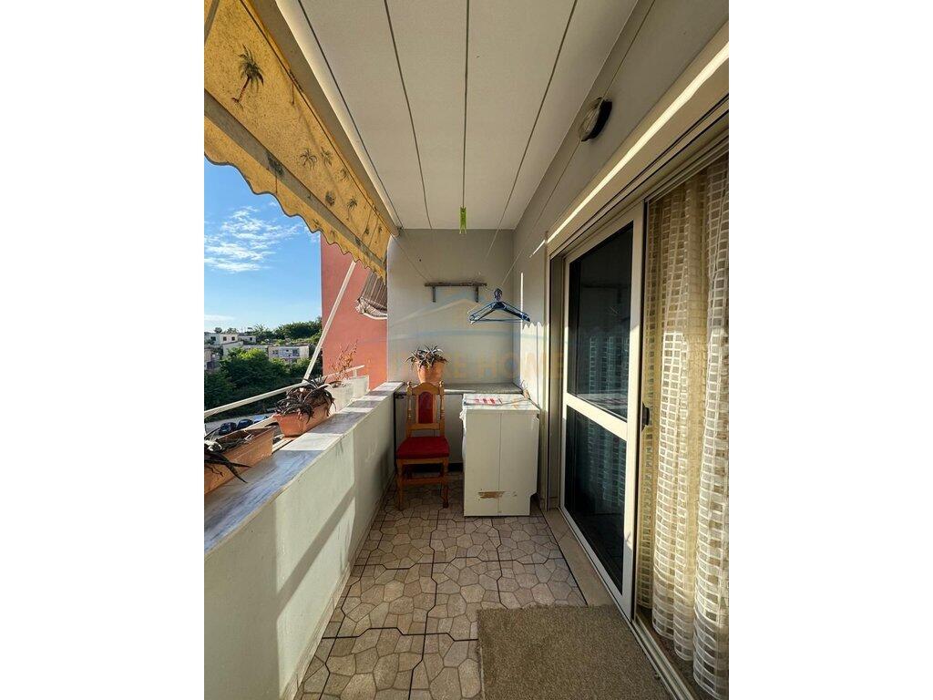 Shitet, Apartament 2+1, Fresku, Tiranë.