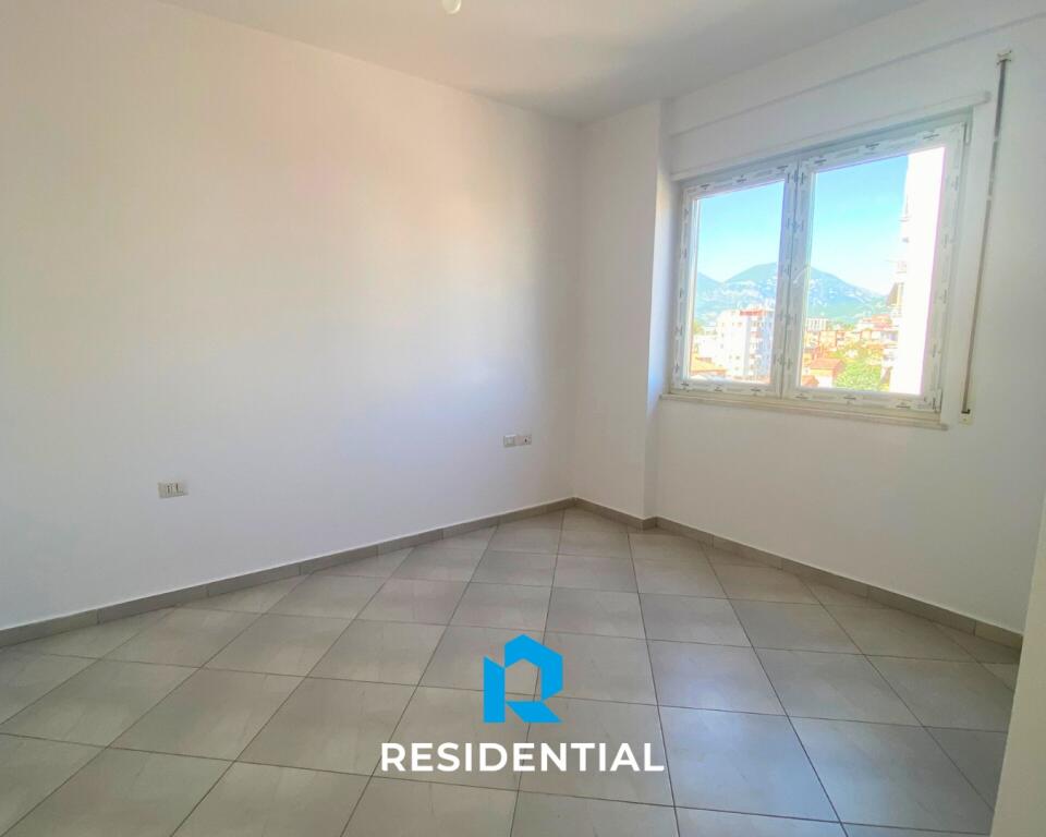 At Shkolla E Kuqe, 1+1 Apartment for Rent in a New Building!