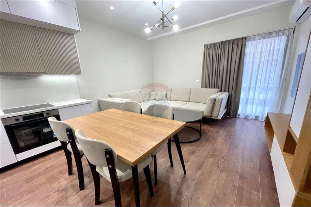 Luxury apartment for rent at "Garden Building"!