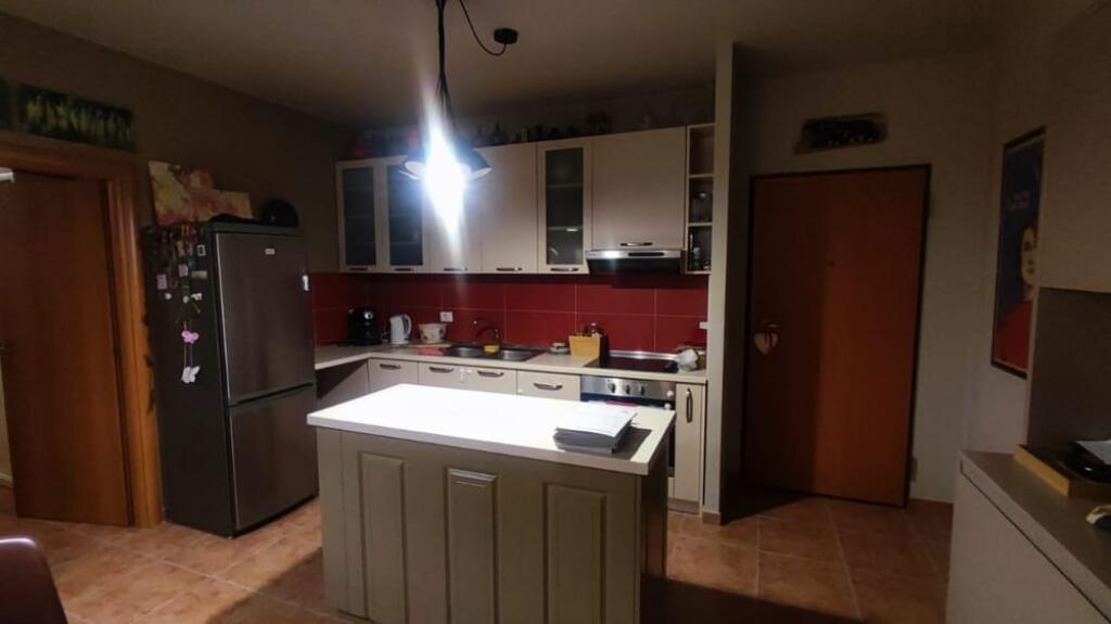 Apartament 2+1 per qira, Rruga e Kavajes!