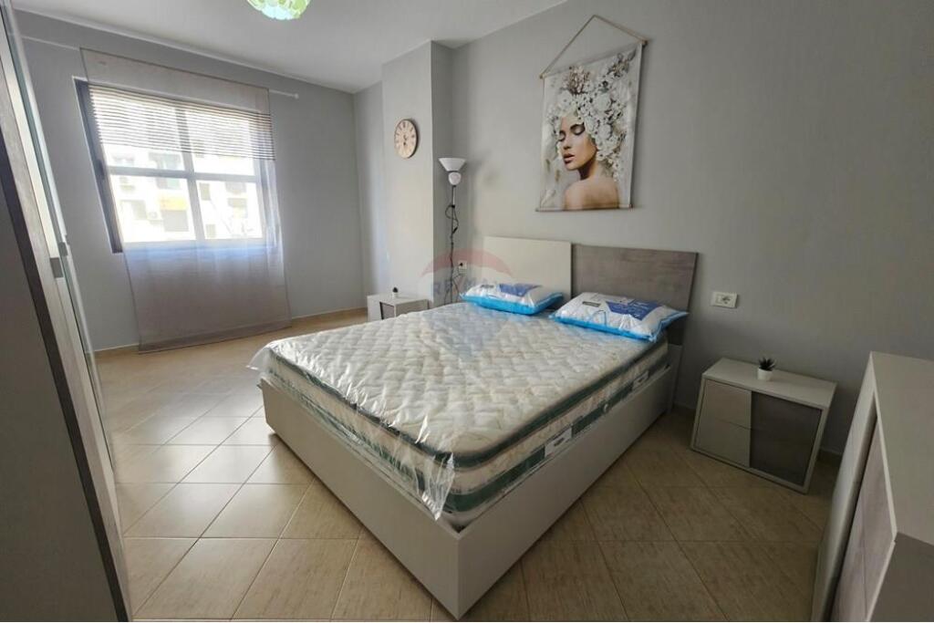 2 +1 apartment for rent near the Medresea by Concord!