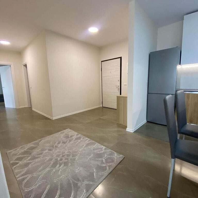 Appartamento in affitto 3+1+2 presso l'ex Campo dell'Aviazione (ID B230154) Tirana