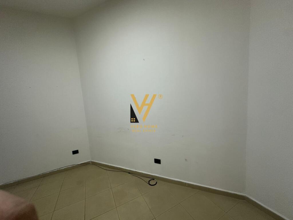 SHOP FOR RENT 22 M2 IN THE CENTER 40,000 LEK