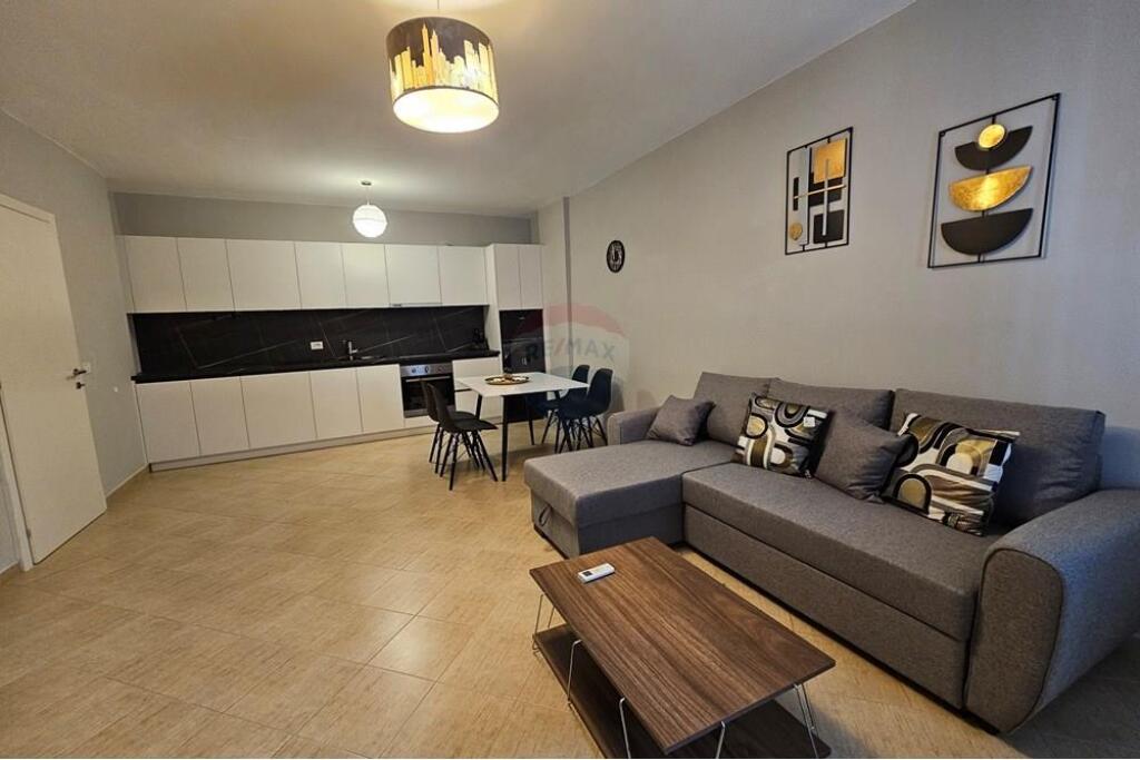 2 +1 apartment for rent near the Medresea by Concord!
