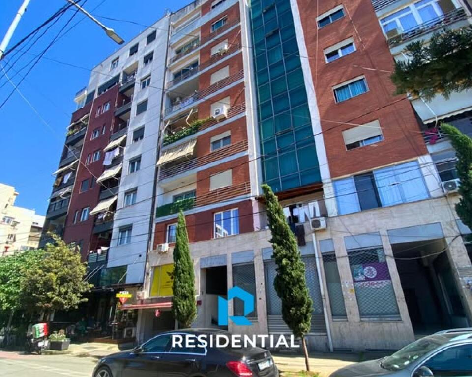 At Shkolla E Kuqe, 1+1 Apartment for Rent in a New Building!
