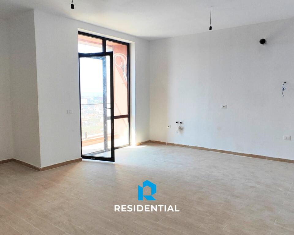 On Bulevardi i Ri, 1+1 Apartment for Sale at a Bargain Price, Only 1750 Euro/m2