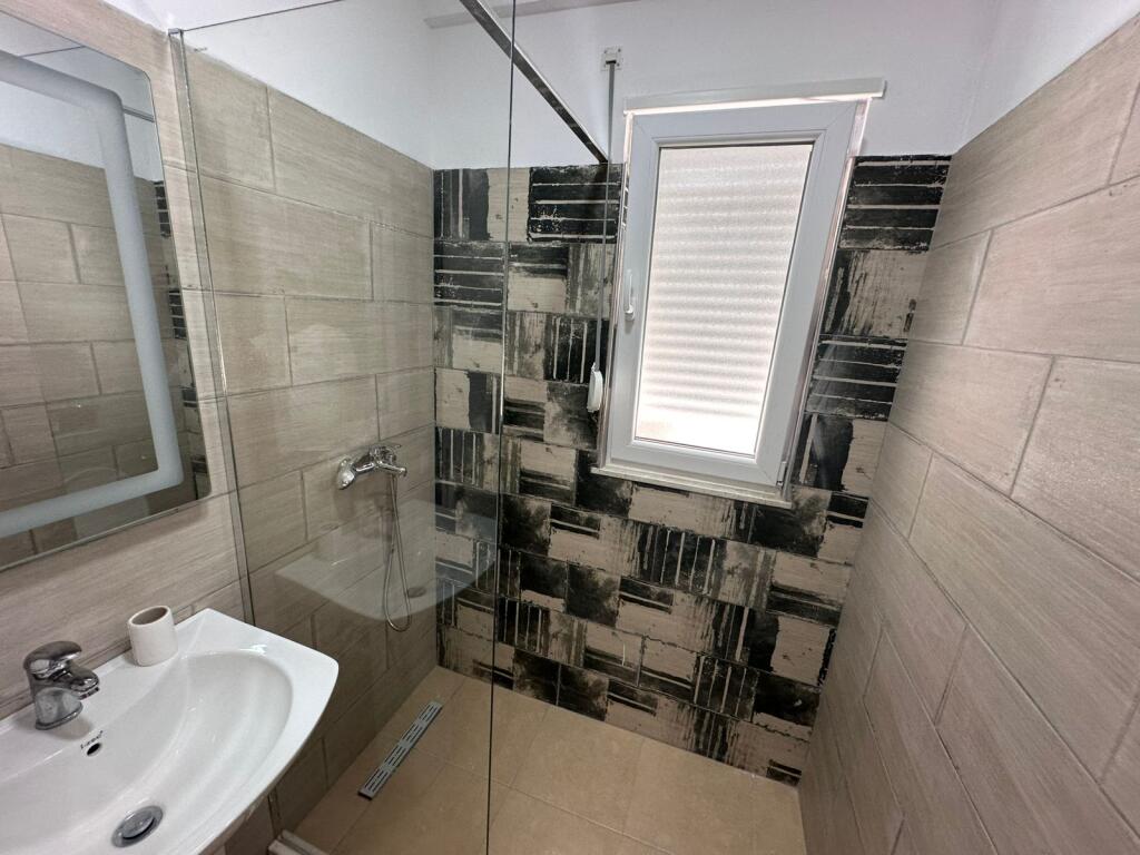 Apartment 1+1 for rent, Selite, near the mosque. Price: 550 euros.