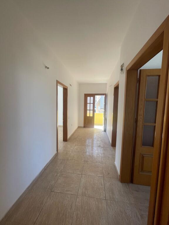 SHITET APARTAMENT 5+1 KOMUNA E PARISIT  230.000 EURO
