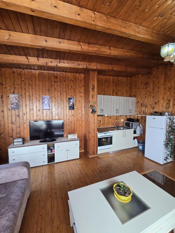 Apartament 1+1 për Shitje në Shkëmbin e Kavajës – Investim Ideal Pranë Detit!