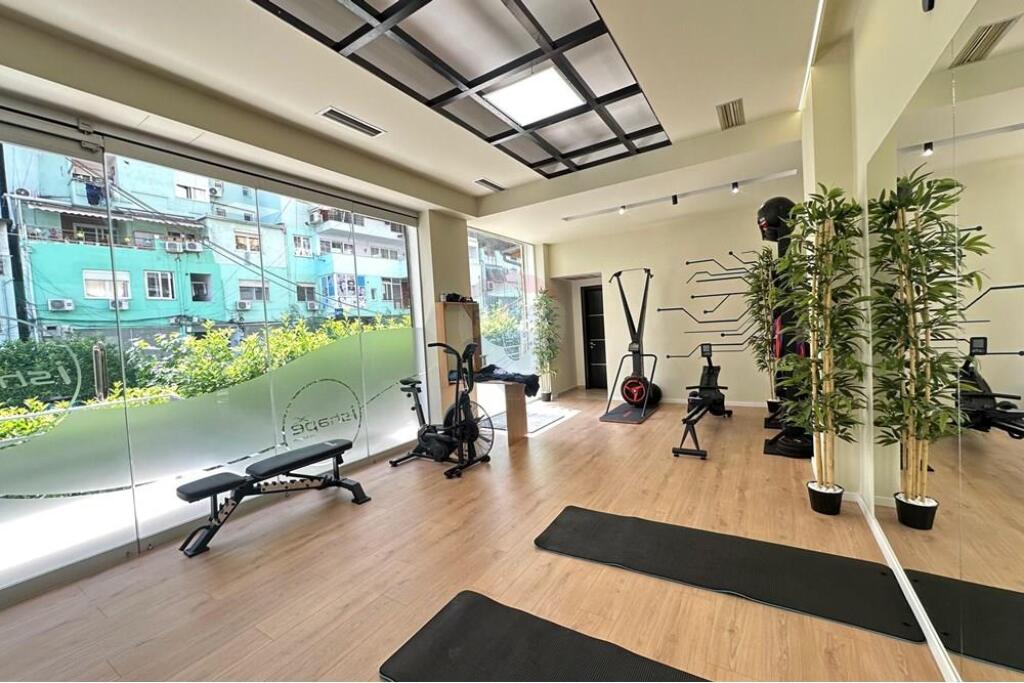 Shitet biznes fitnessi- EMS-studio gati per pune