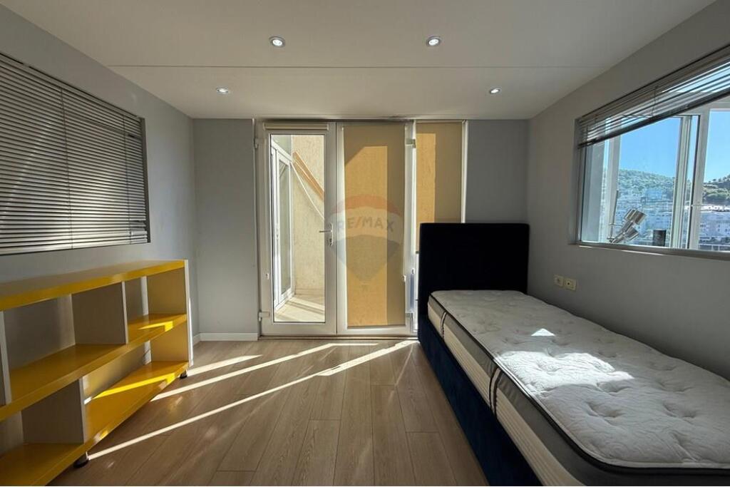 Shitet Apartament 2+1+studio Tek Kodra E Diellit
