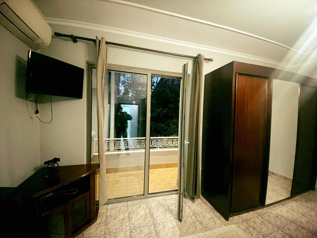 Jepet me Qira apartament 3+1 afër Kompleksit GRAND