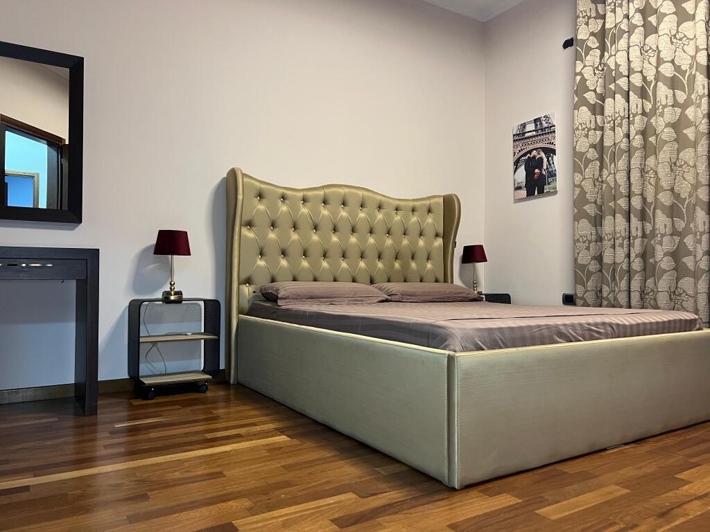 🏢A few minutes away from Kristal Center, Rr. Abraham Lincoln, a Duplex is for rent, 3+1+3+parking space, furnished, 1,000 Euro.