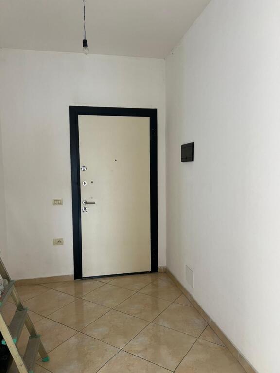 A 2+1 apartment is available for rent in Qesarake, near the Murages restaurant.