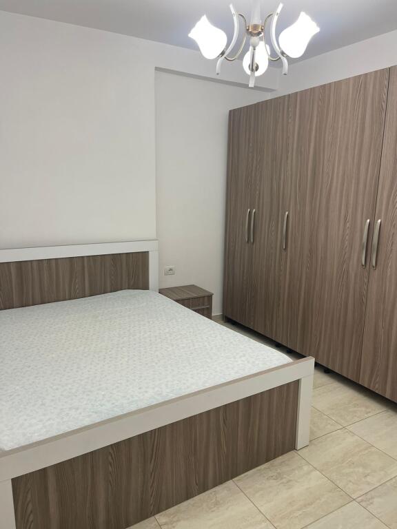 Tirana, a 2+1 apartment with a balcony is for rent on the 2nd floor, 90 m² for 800 € (Vasil Shanto, former keshi 100 meters away from kika 2).