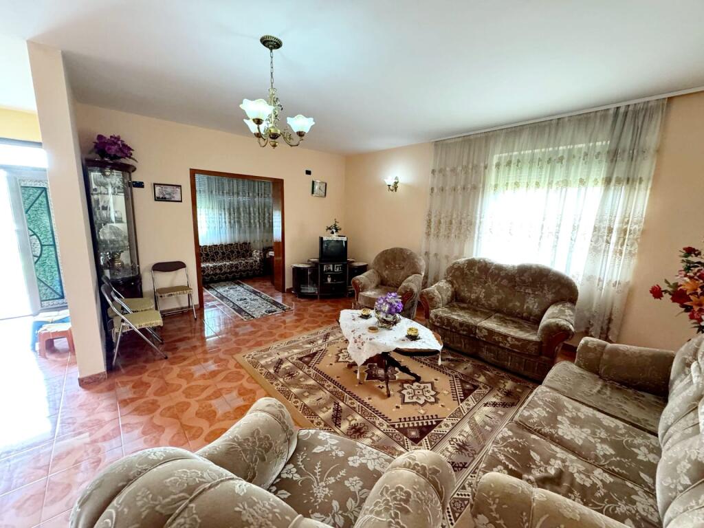 Kavaje, private house 2 floors + papafingo (usable), promenade "Taulantia", near the northern ring road, Kavaje