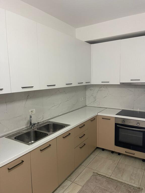 Tirana, a 2+1 apartment with a balcony is for rent on the 2nd floor, 90 m² for 800 € (Vasil Shanto, former keshi 100 meters away from kika 2).