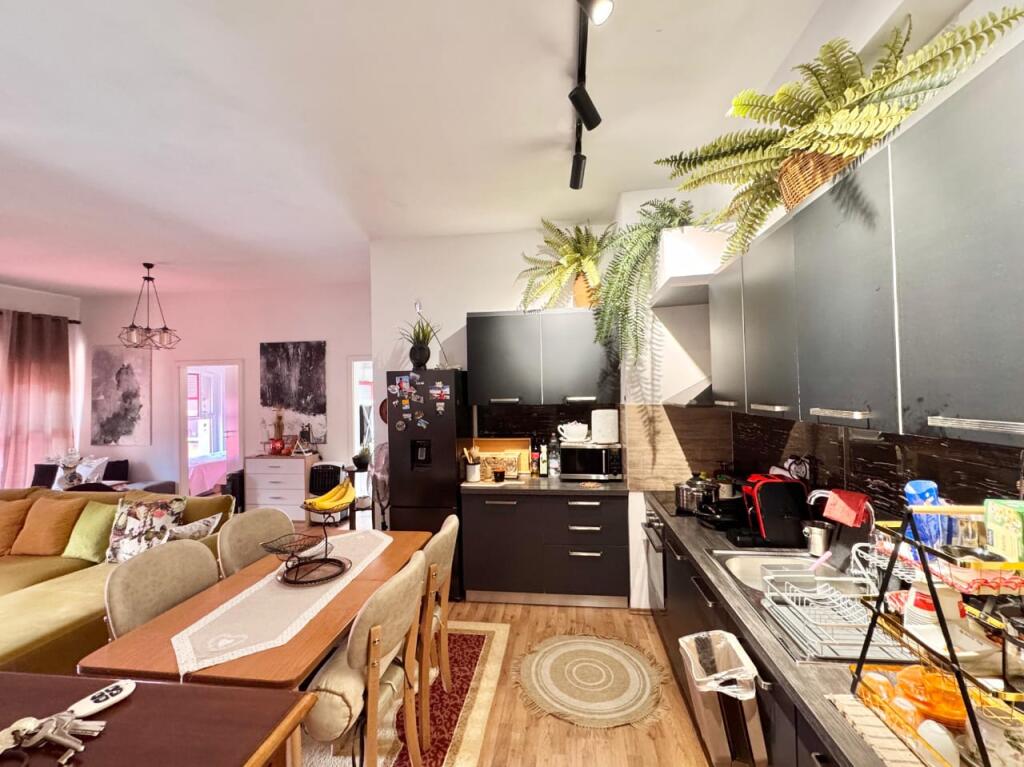 Appartamento in Vendita: 2 Camere da Letto + Balcone 📍Ali Demi – (Mangalem 21) || 129,500€