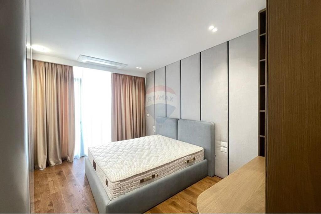 2+1 apartment with parking space at Lake View!