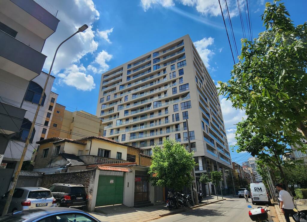For sale: STORE (📍Mine Peza - Next to the Road) Ground floor, (154 m²)