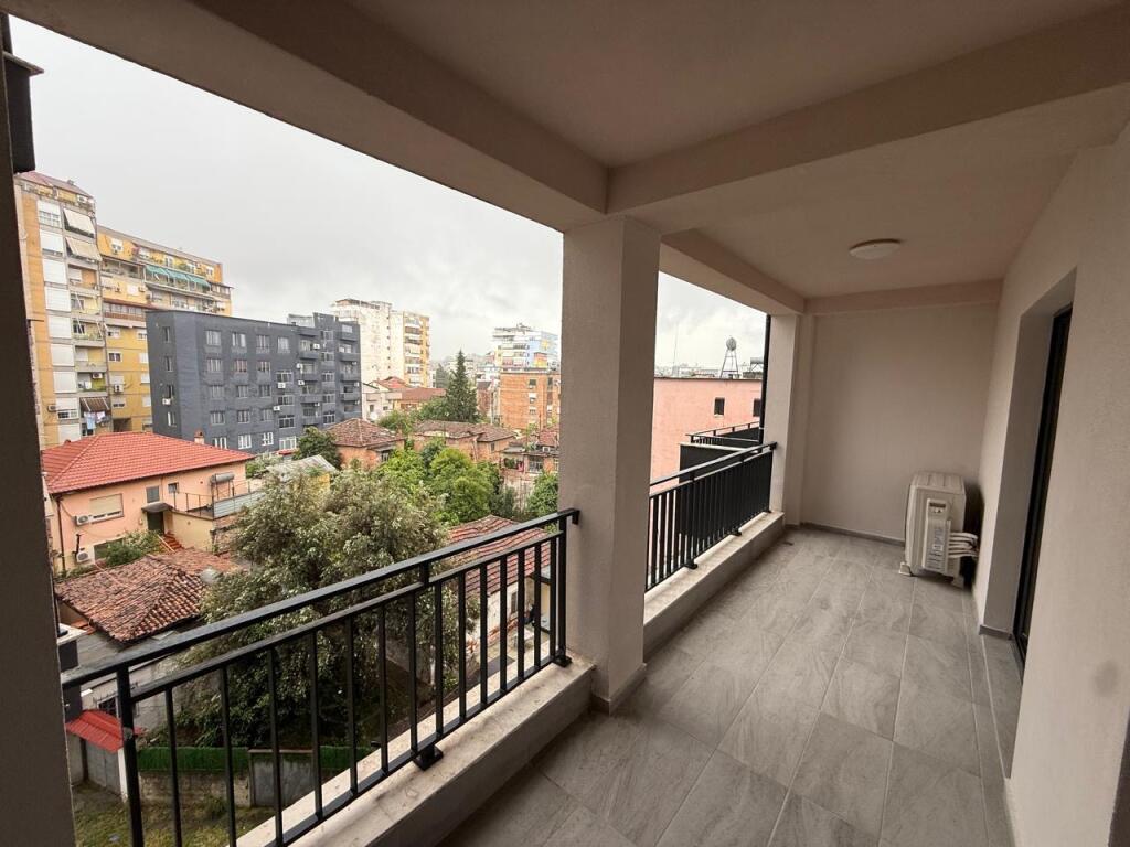 Si affitta appartamento 2+1+2 nel complesso Luxor 3, mercato nuovo.