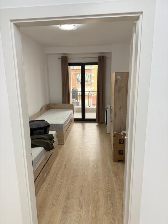 Si affitta appartamento 2+1+2 nel complesso Luxor 3, mercato nuovo.