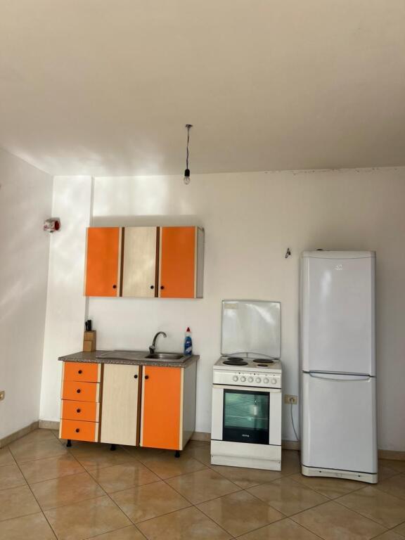 A 2+1 apartment is available for rent in Qesarake, near the Murages restaurant.