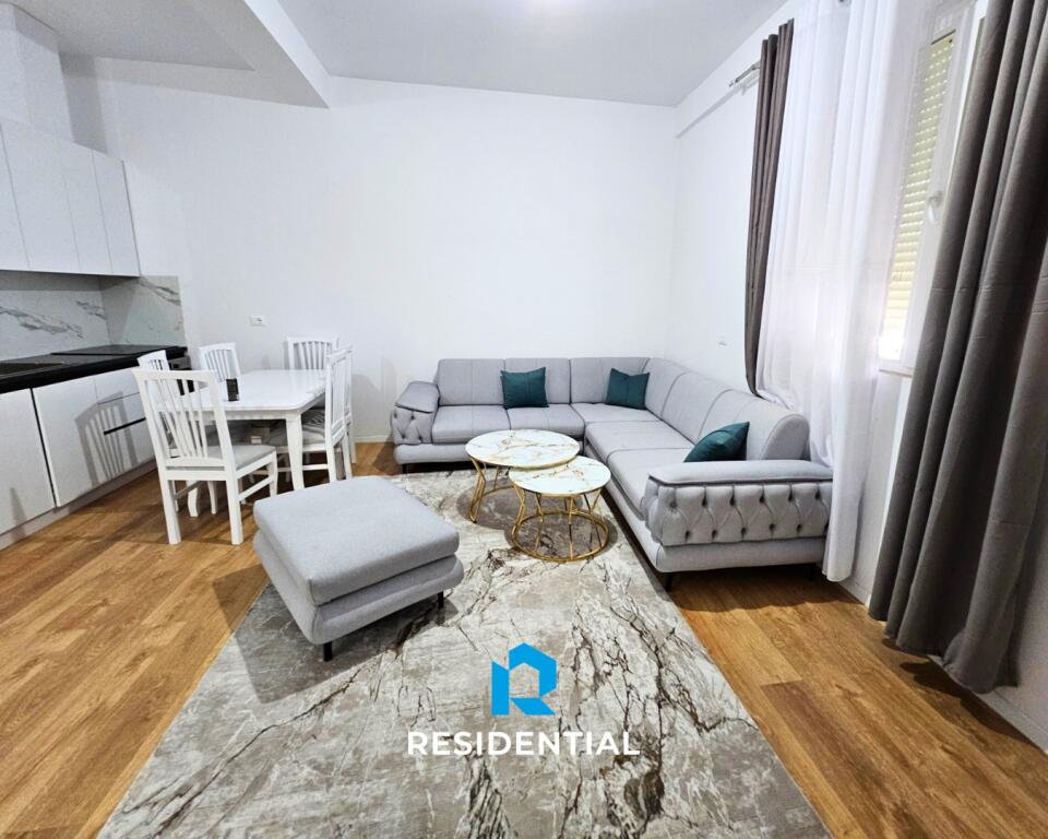 Tek Pazari I Ri, Jepet Me Qira Apartament 1+1 I Mobiluar!