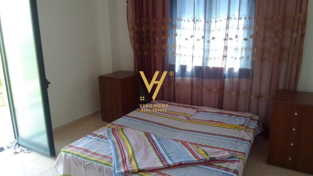 3+1 apartment with balcony for rent at Unaza e Re for 450 euros.
