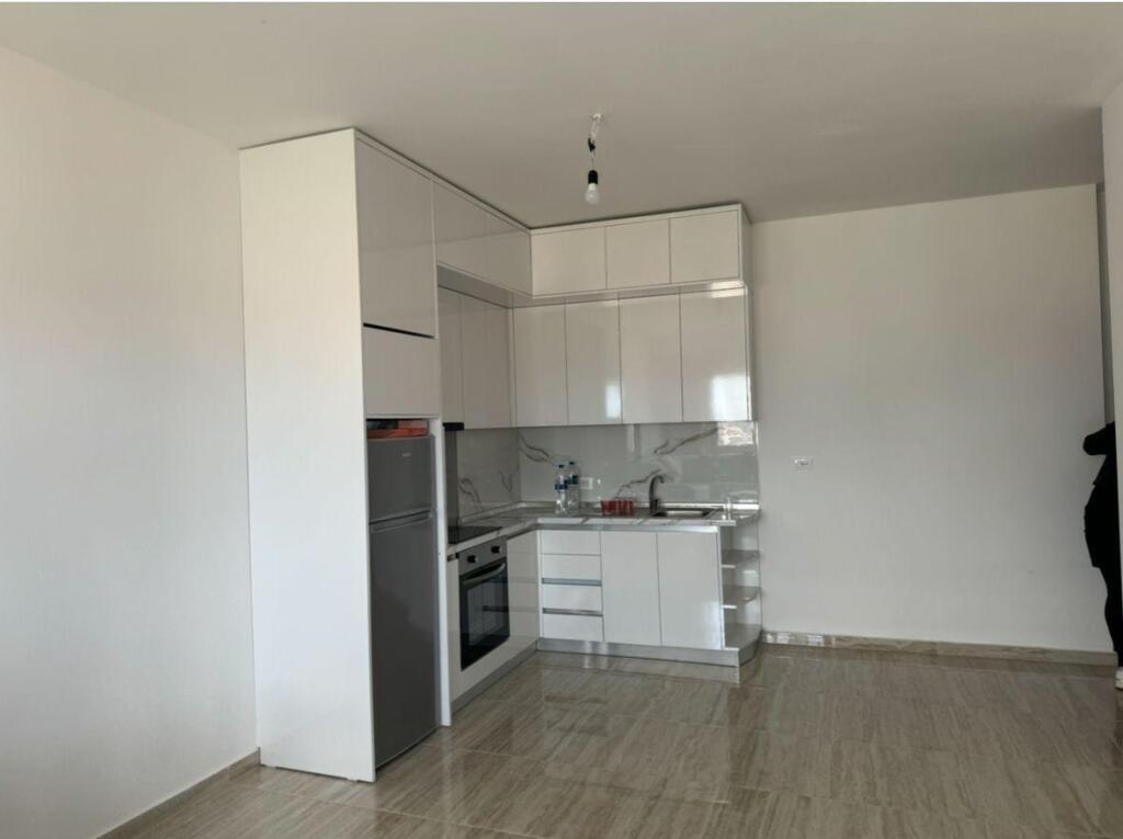 Jepet apartament 1+1 ne Kamez