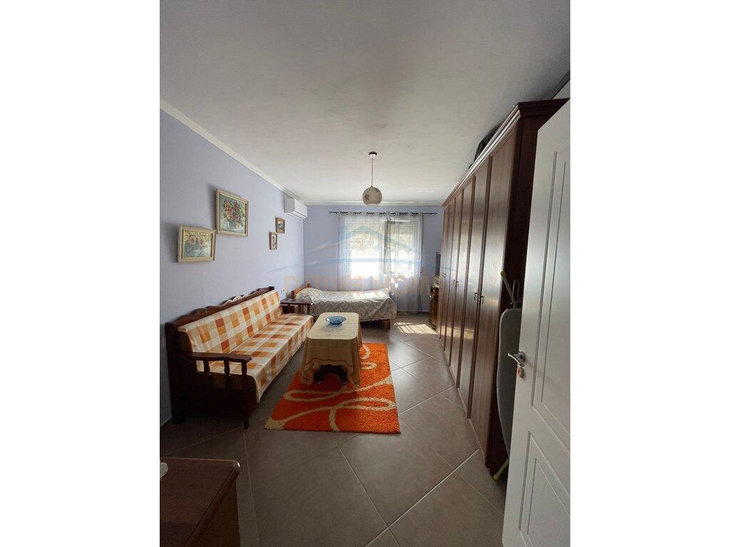 Shitet Apartament 2+1+2, Astir
