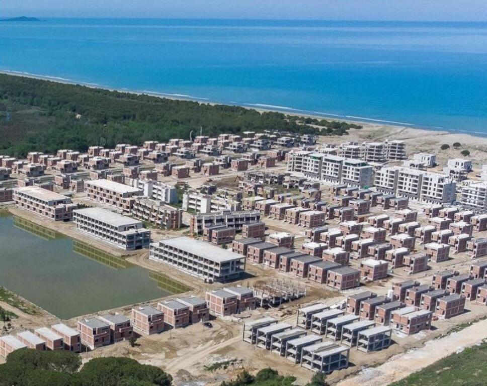 🏡 Vila “Turquoise Marina” për Shitje – Ekskluzivitet, Qetësi dhe Elegancë Pranë Detit
