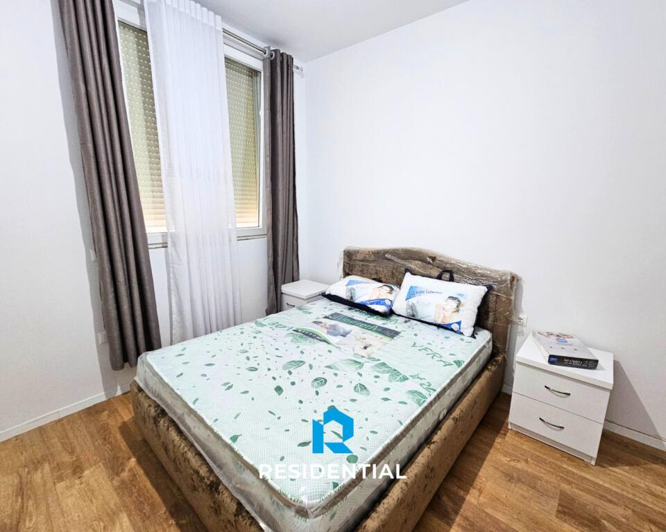 Tek Pazari I Ri, Jepet Me Qira Apartament 1+1 I Mobiluar!