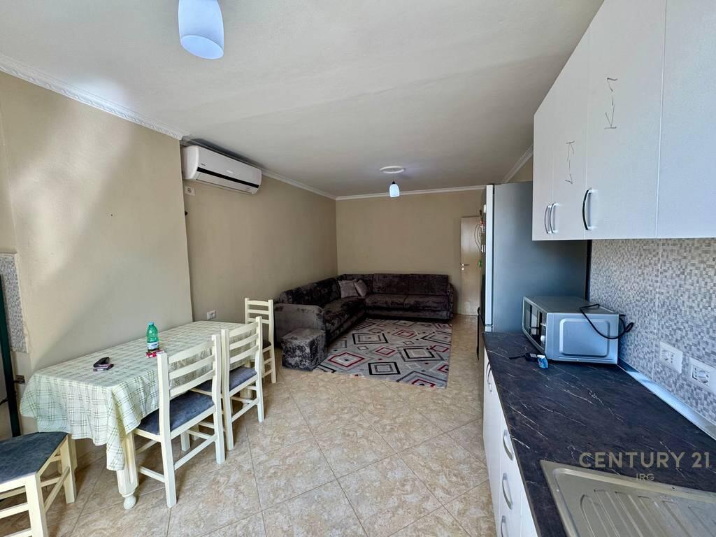APARTMENT 2+1+ STORAGE CROSSROADS OF BARDHYL STREET WITH HOXHA TAHSIM