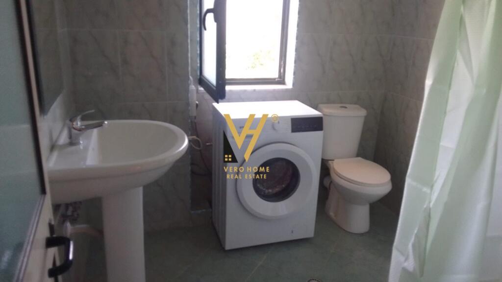 3+1 apartment with balcony for rent at Unaza e Re for 450 euros.