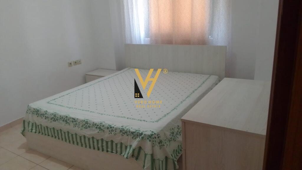 3+1 apartment with balcony for rent at Unaza e Re for 450 euros.
