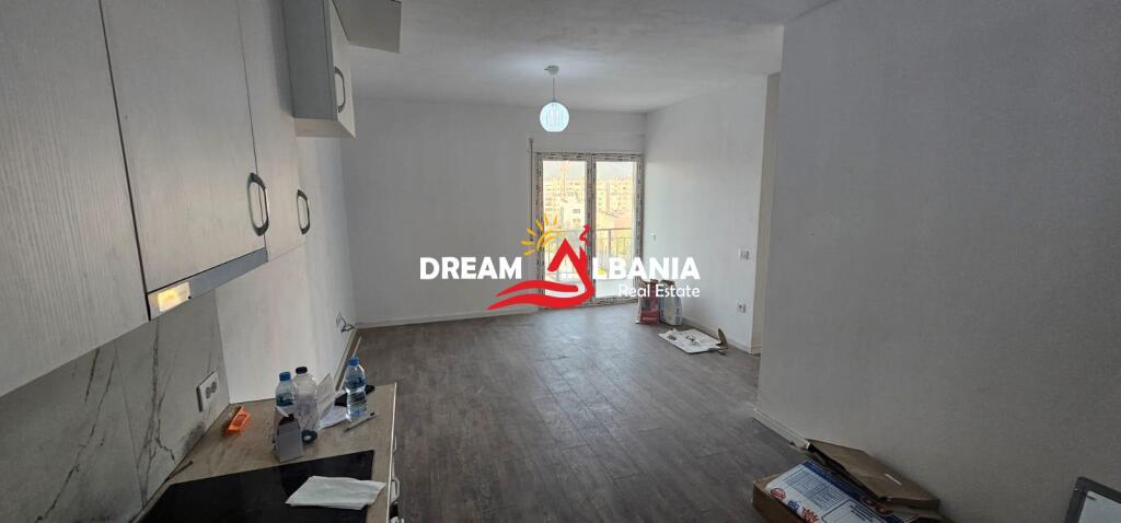 Appartamento 2+1+2 in affitto presso l'ex piazza Shqiponja (ID 42215256)