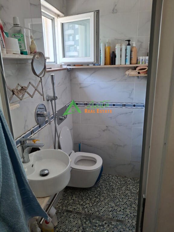 Vendesi appartamento 3+1 + garage nella Comune di Parigi.