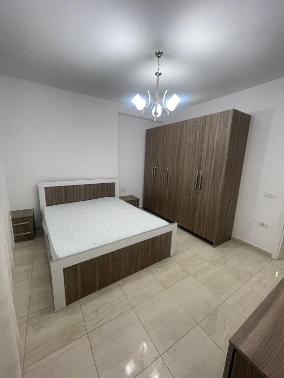 Tirana, a 2+1 apartment with a balcony is for rent on the 2nd floor, 90 m² for 800 € (Vasil Shanto, former keshi 100 meters away from kika 2).